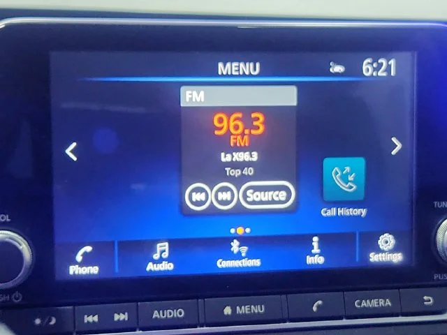 Used 2025 White Nissan 2.5 SV image 12