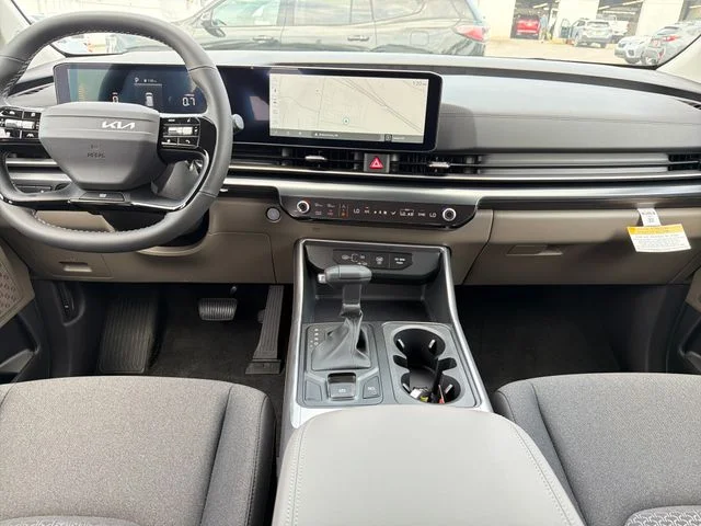 2027 Kia Carnival LX - Photo 9