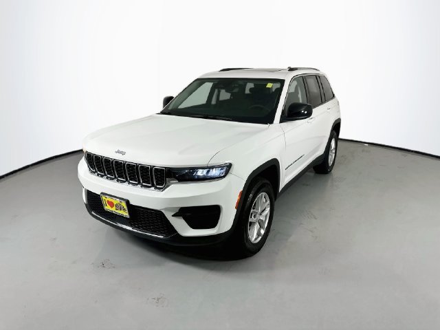 Used 2023 White Jeep Laredo X image 5