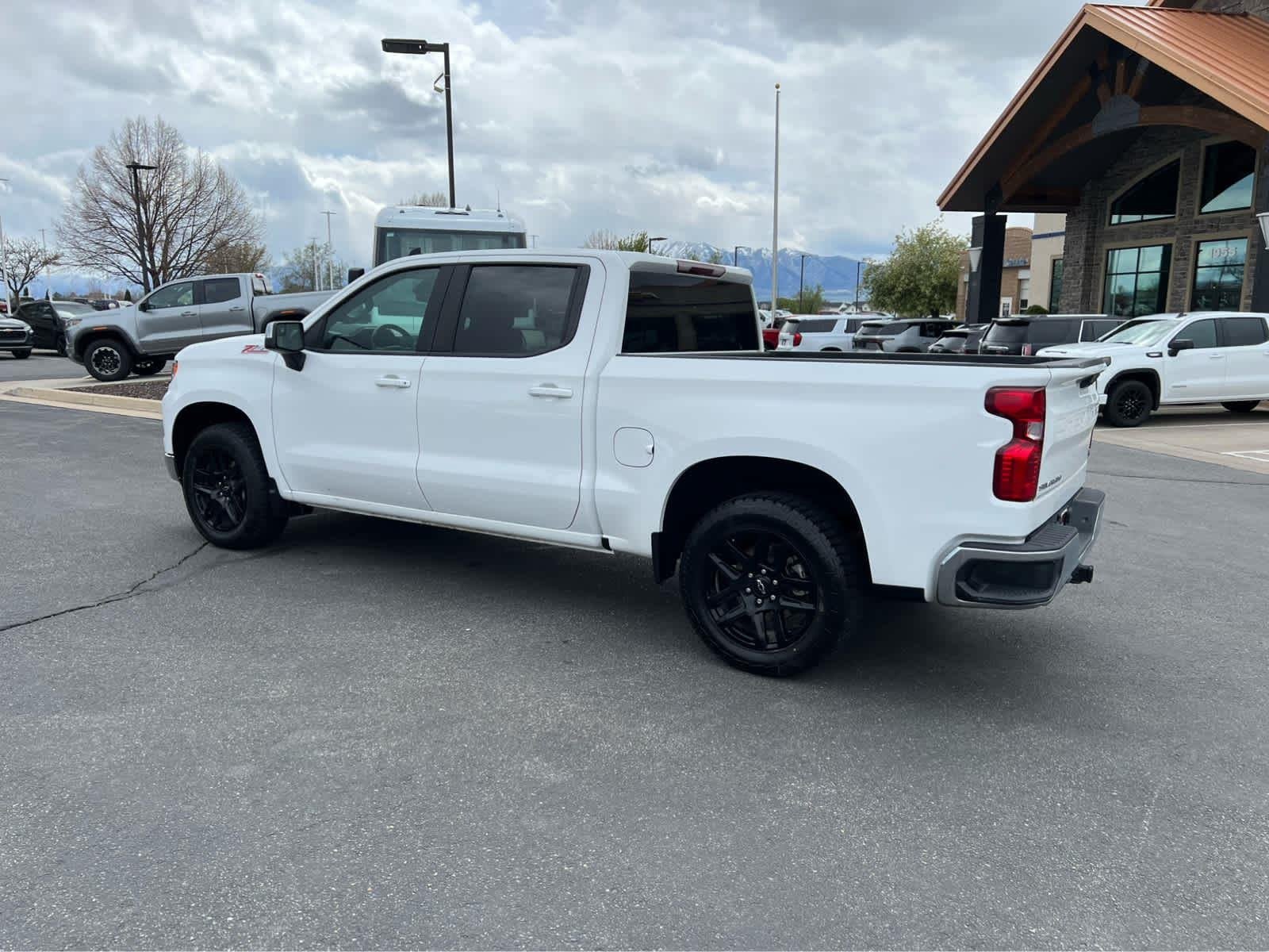 Used 2024 Summit White Chevrolet LT image 3