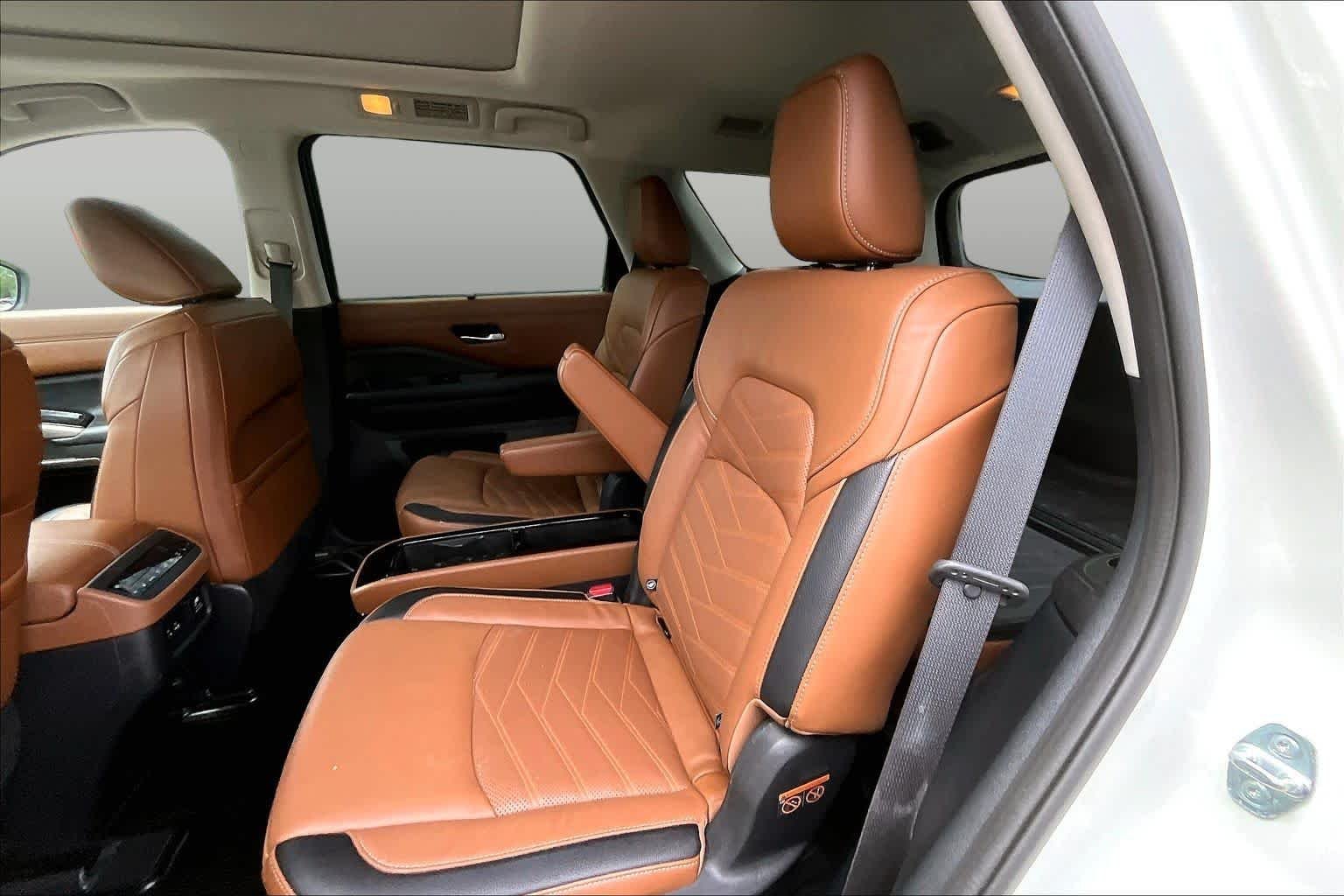 Used 2022 Pearl White Tricoat Nissan Platinum image 21