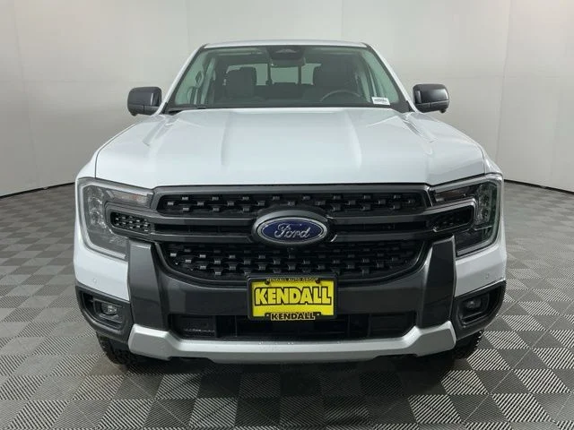 New 2025 Oxford White Ford XLT image 2
