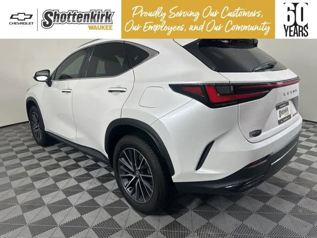 Used 2025 White Lexus NX 250 Premium image 5