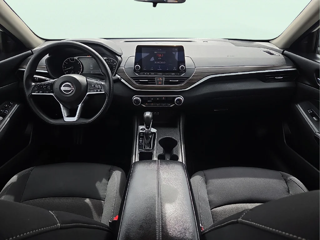Used 2025  Nissan SV image 12
