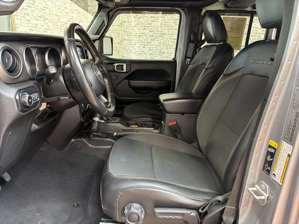 Used 2021 Silver Jeep Unlimited Sport image 23