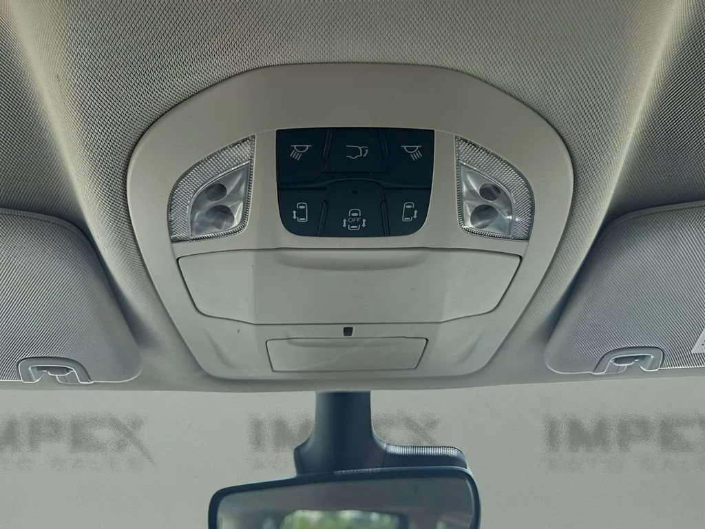 Used 2023 Silver Chrysler LX image 33