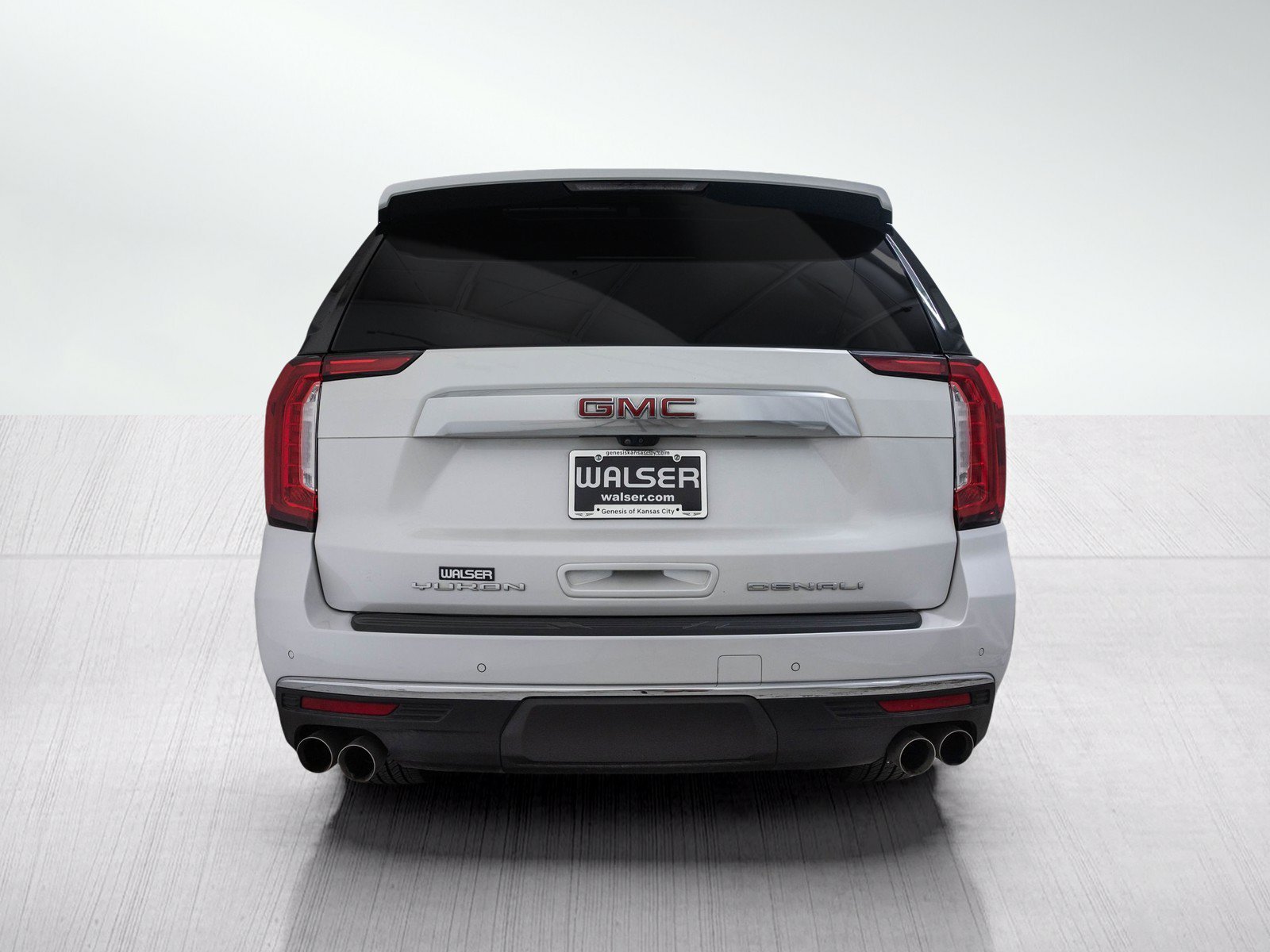 Used 2022 White Frost Tricoat GMC Denali image 4