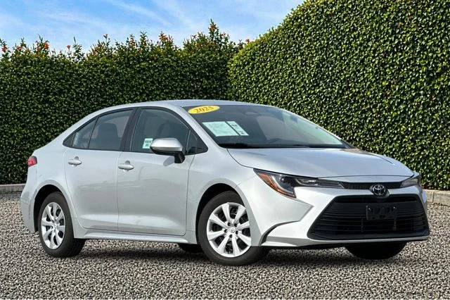 2025 Toyota Corolla LE - Photo 2