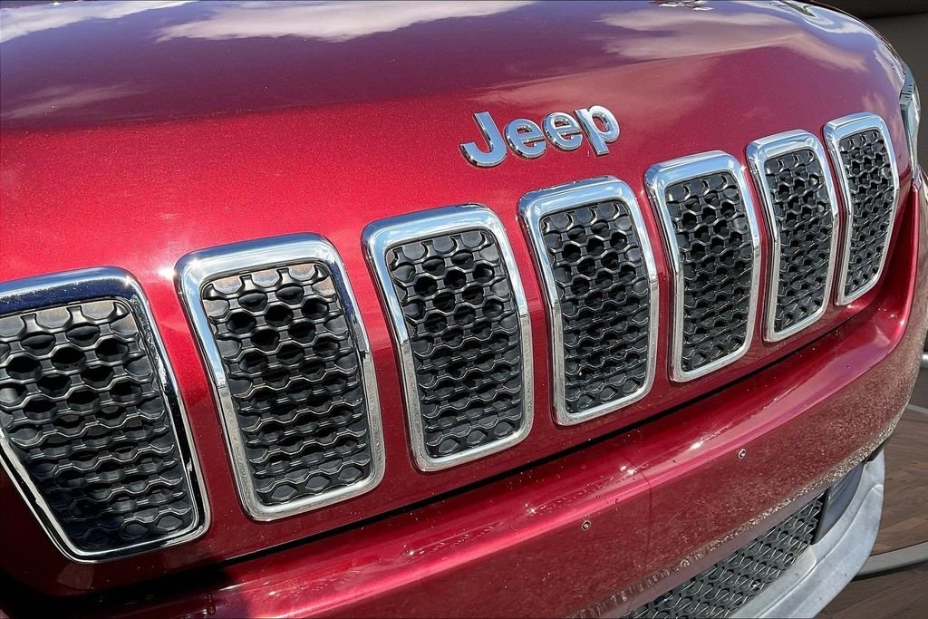 Used 2020 Red Jeep Latitude image 36