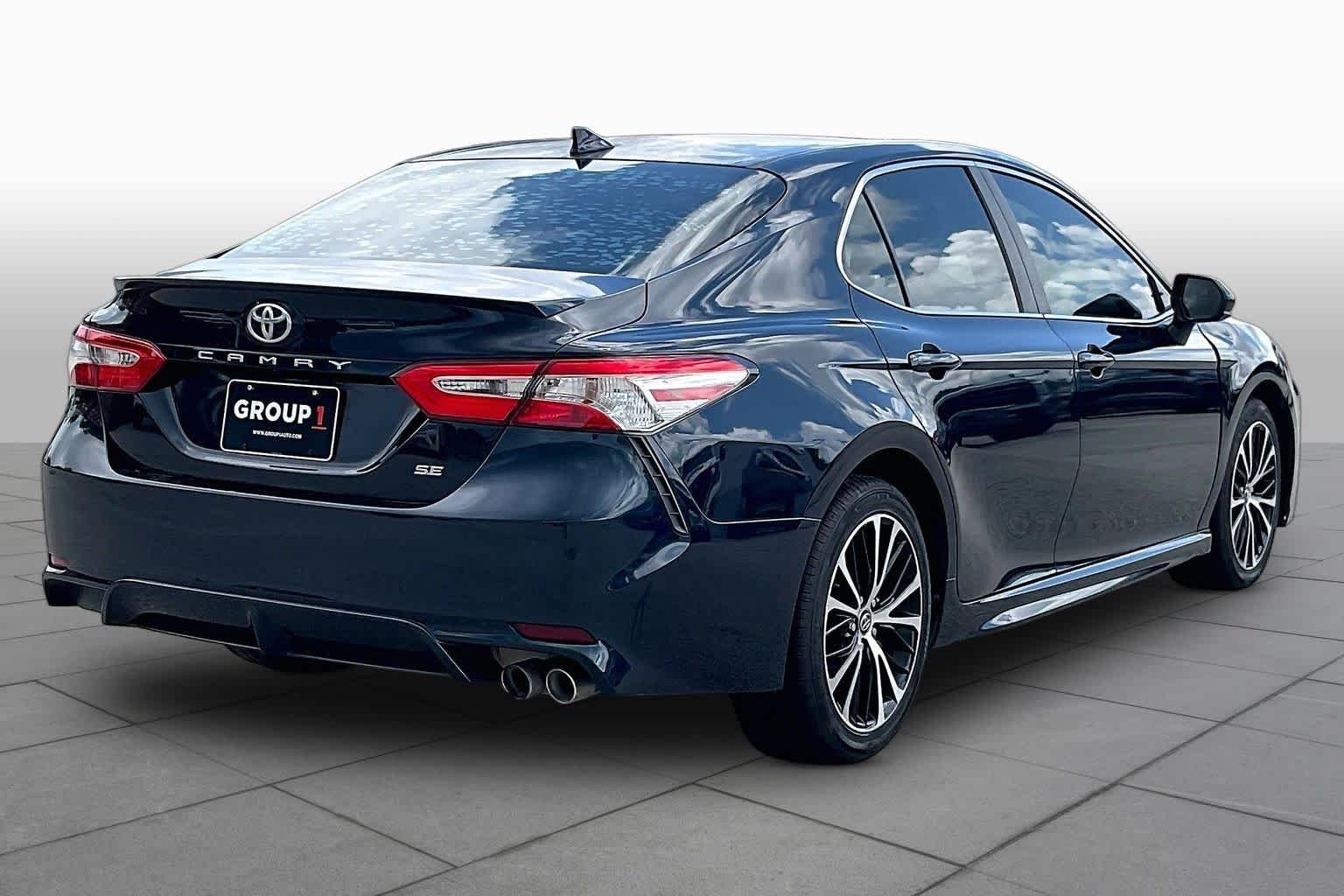 Used 2020 Galactic Aqua Mica Toyota SE image 13
