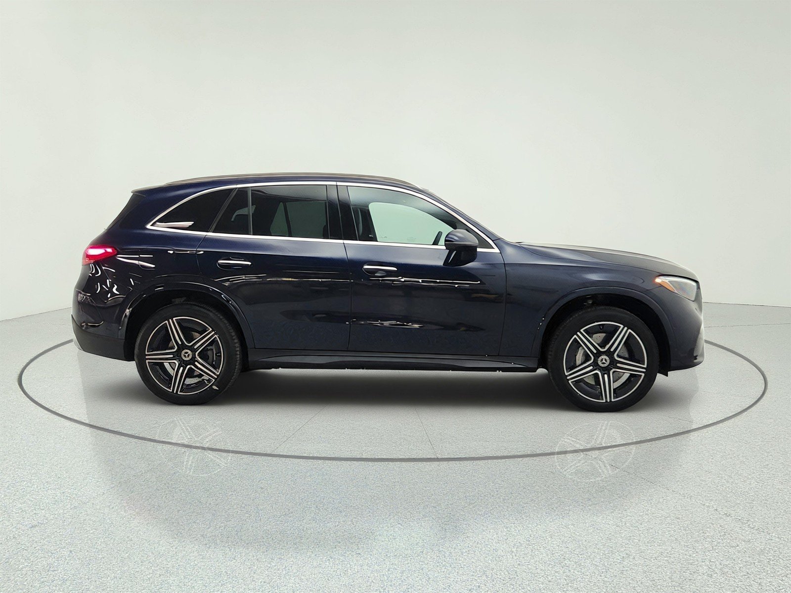 Used 2023 Nautical Blue Metallic Mercedes-Benz GLC 300 4MATIC® SUV image 4