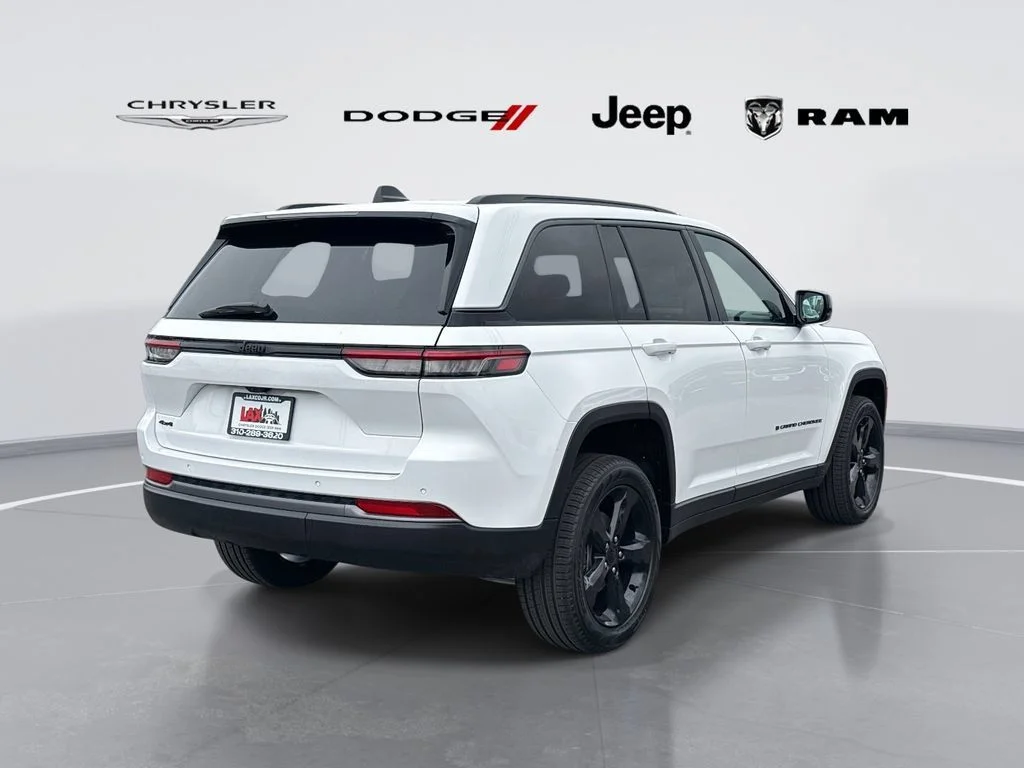 New 2026 Bright White Clear-Coat Exterior Paint Jeep Limited image 3