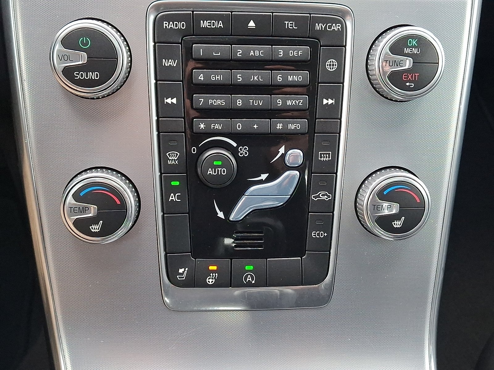 Used 2018 Electric Silver Metallic - 477 Volvo Dynamic image 16