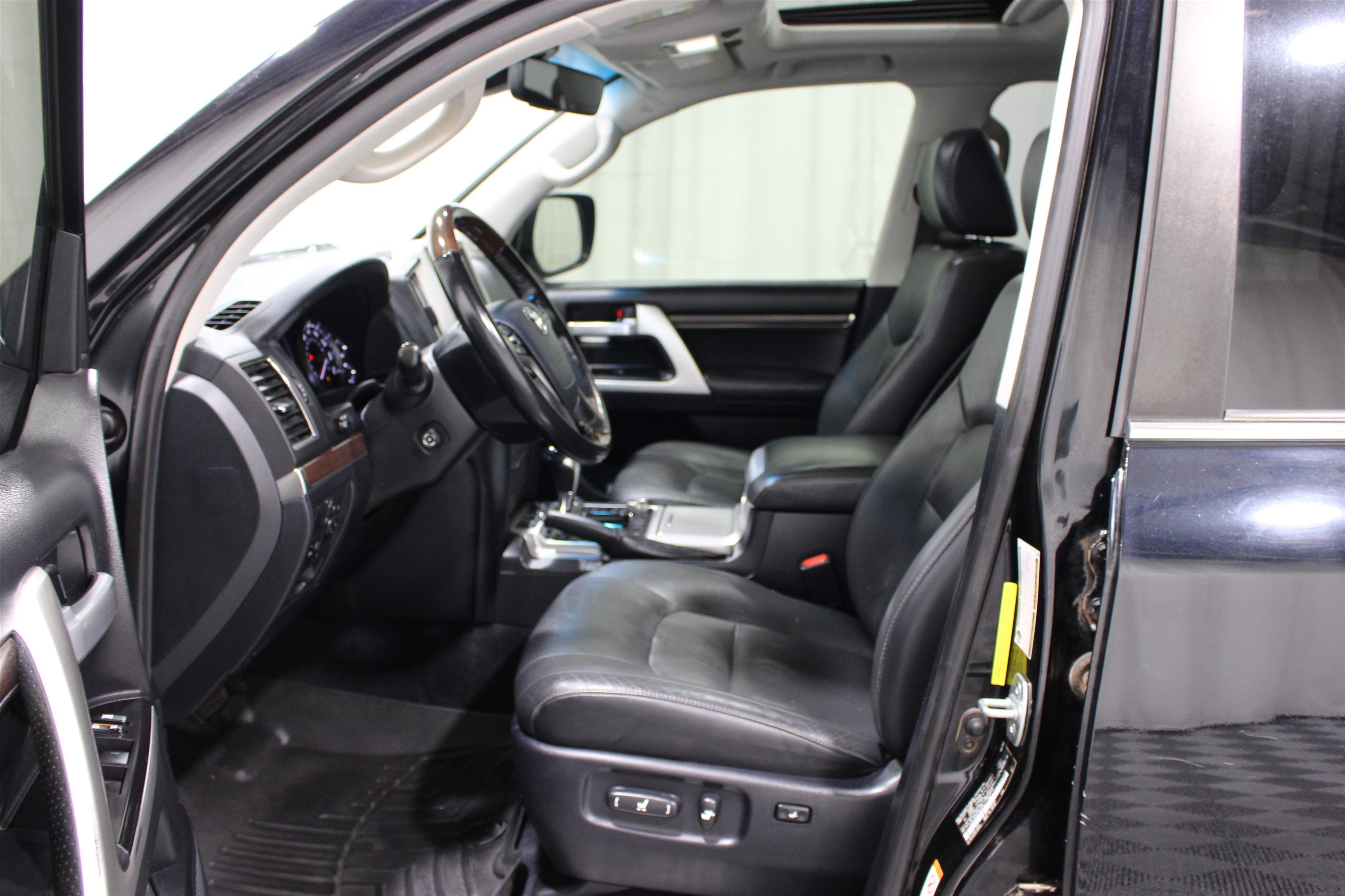 Used 2018 Midnight Black Metallic Toyota 4WD V8 image 3