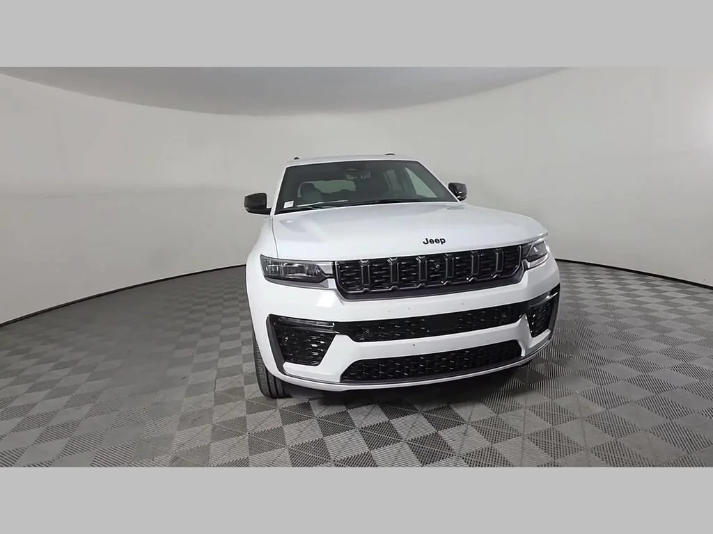 New 2026 Bright White Clear-Coat Exterior Paint Jeep Limited Reserve image 46