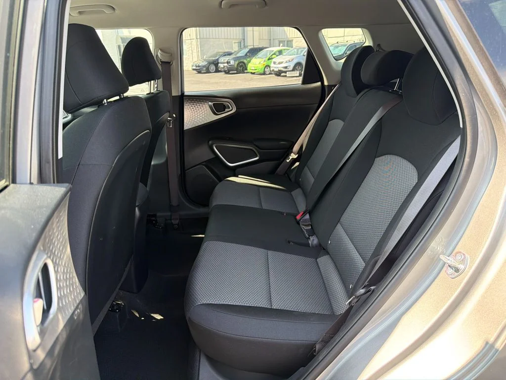 Used 2025  Kia LX image 10