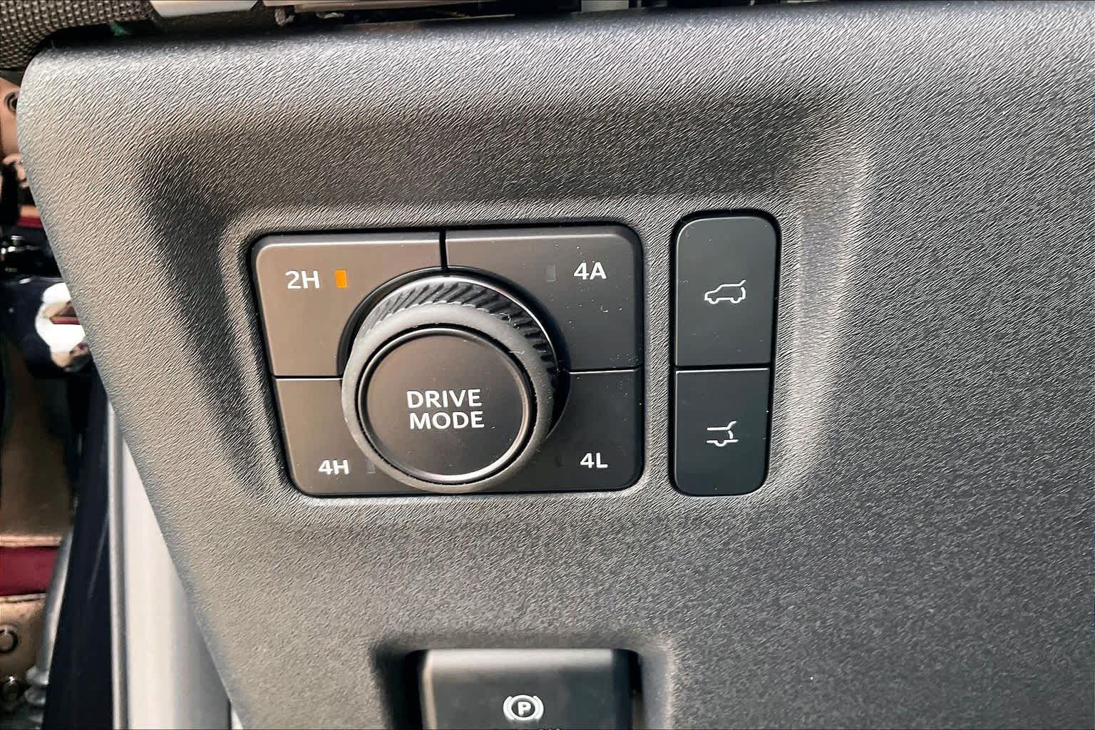 New 2026 Agate Black Metallic Ford MAX Platinum® image 20