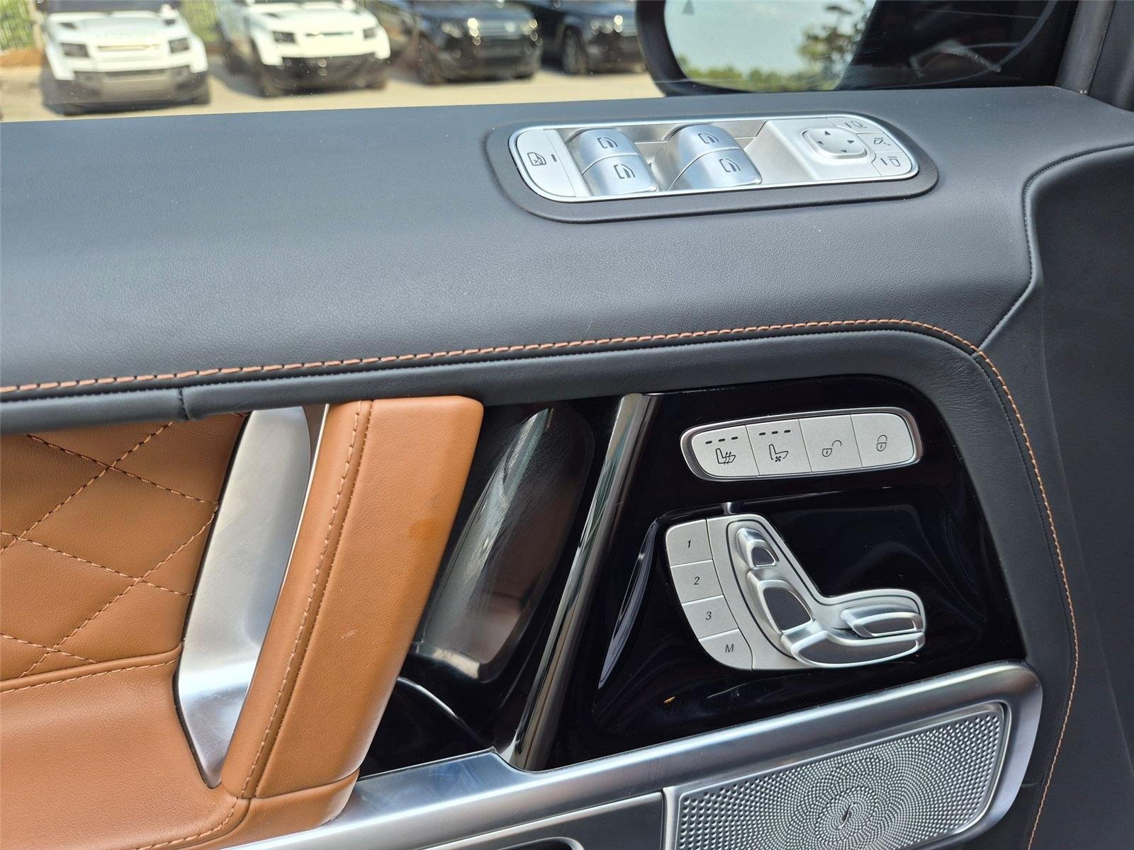 Used 2025  Mercedes-Benz G 550 image 12