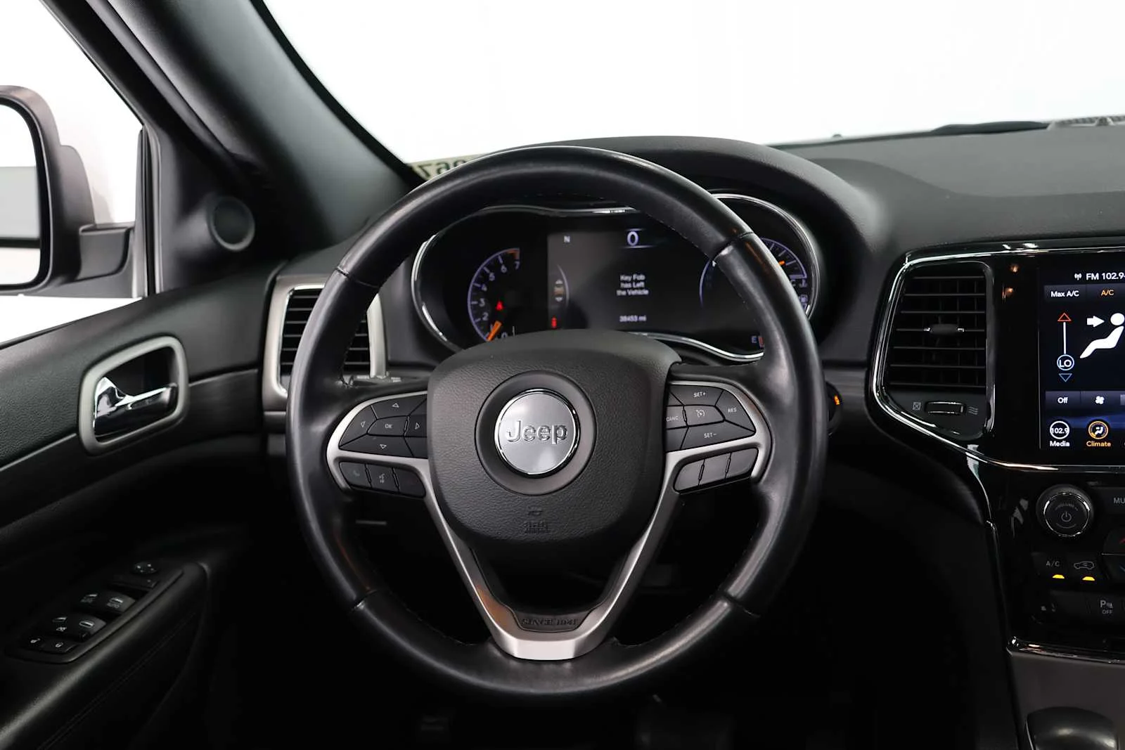 Used 2022 Bright White Clearcoat Jeep Laredo X image 25
