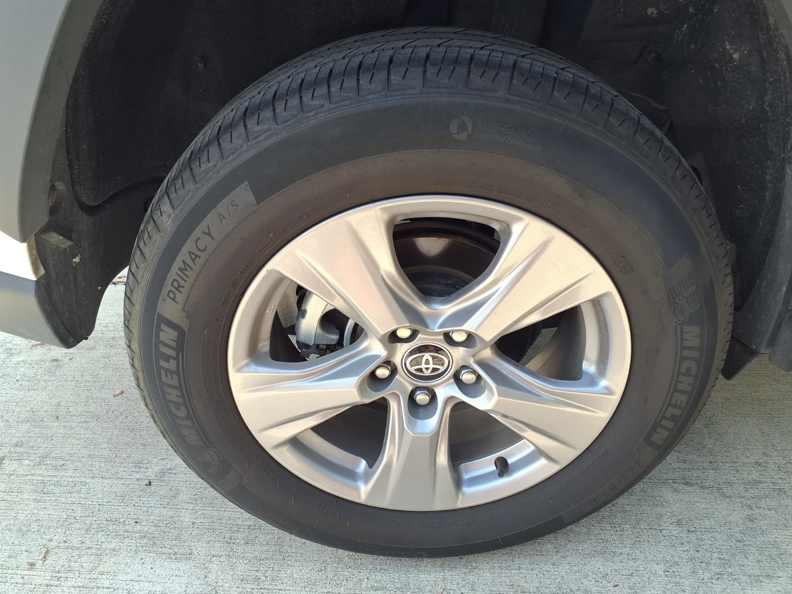 Certified Used 2025 Ice Toyota XLE image 7