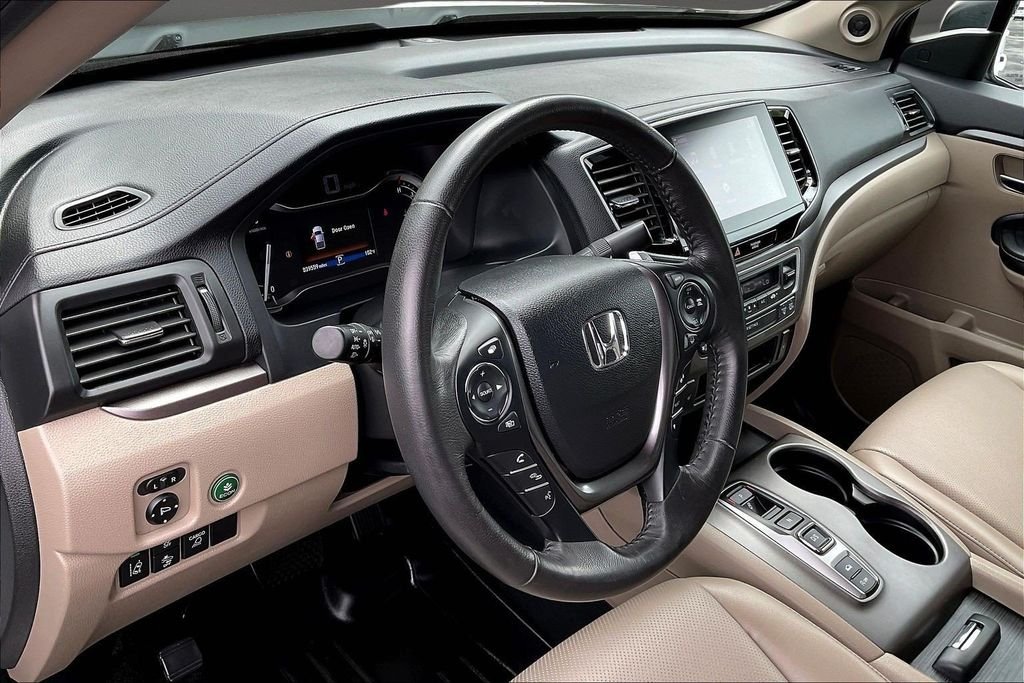 Used 2023 White Honda RTL image 21