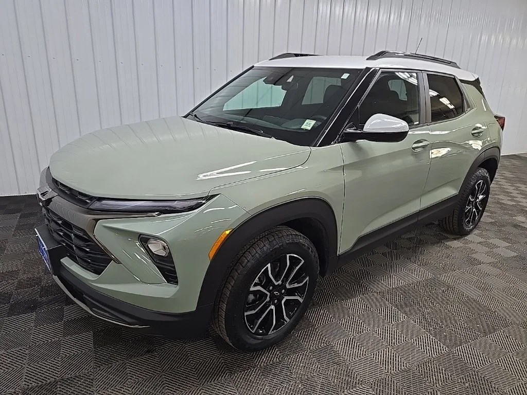 Used 2025 Green Chevrolet ACTIV image 8