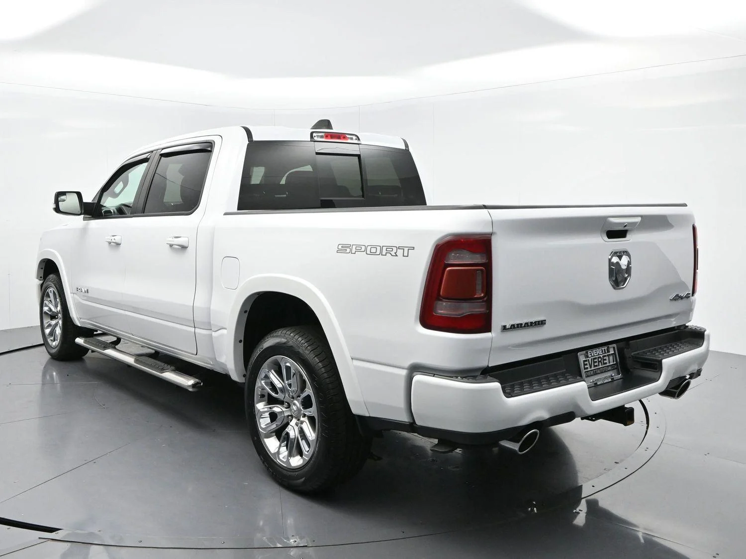 Used 2022 White Ram Laramie image 5