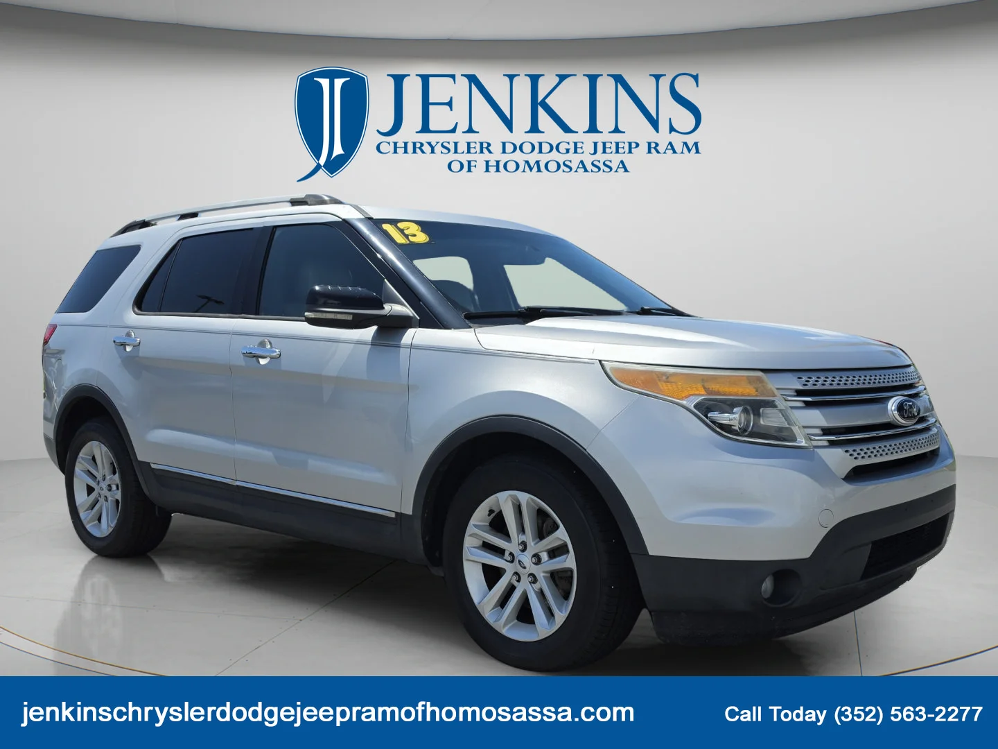 Used 2013 Ingot Silver Ford XLT image 2