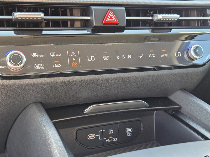 New 2027 Fusion Black Kia LX image 13