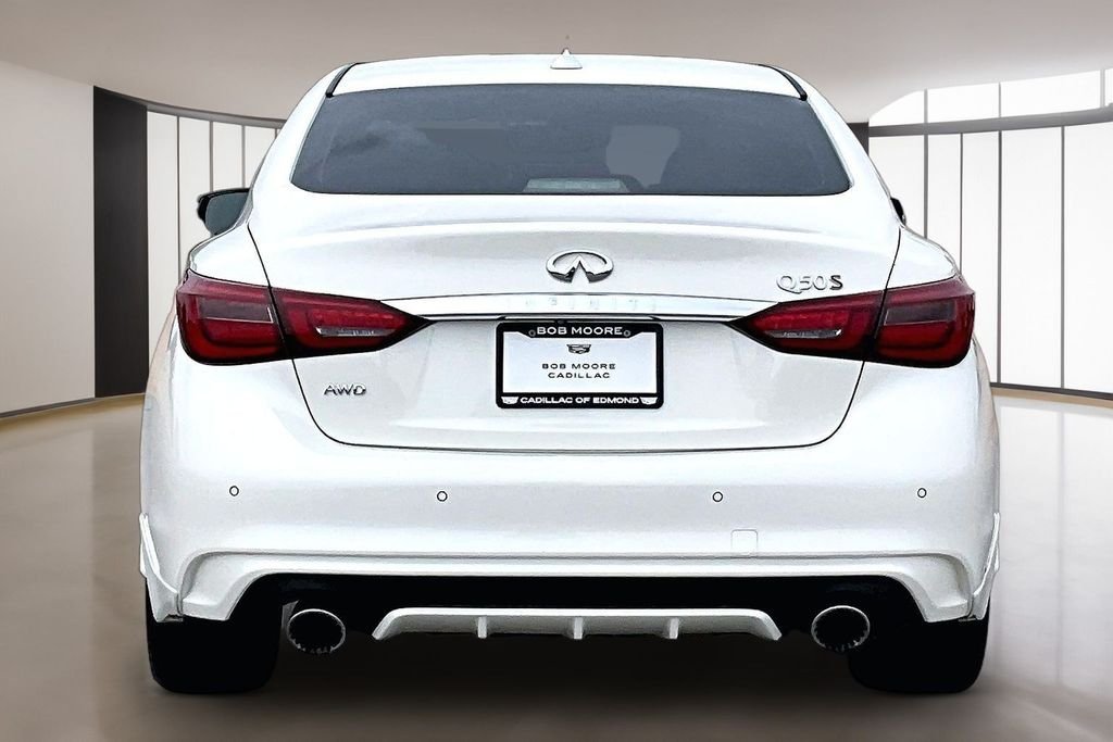 Used 2019 White INFINITI Red Sport 400 image 4