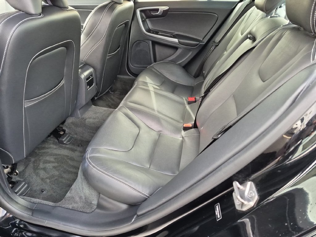 Used 2015 Black / Stone Volvo T6 image 34