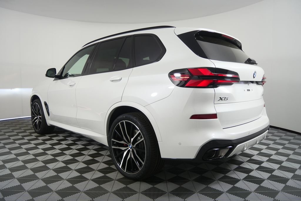 New 2026 Mineral White Metallic BMW sDrive40i image 5