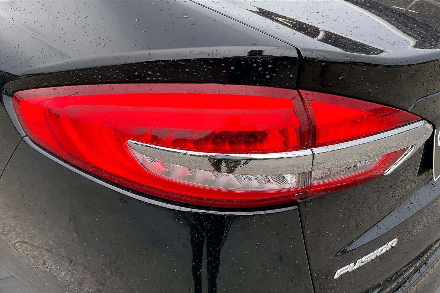 Used 2019 Agate Black Ford SE image 28
