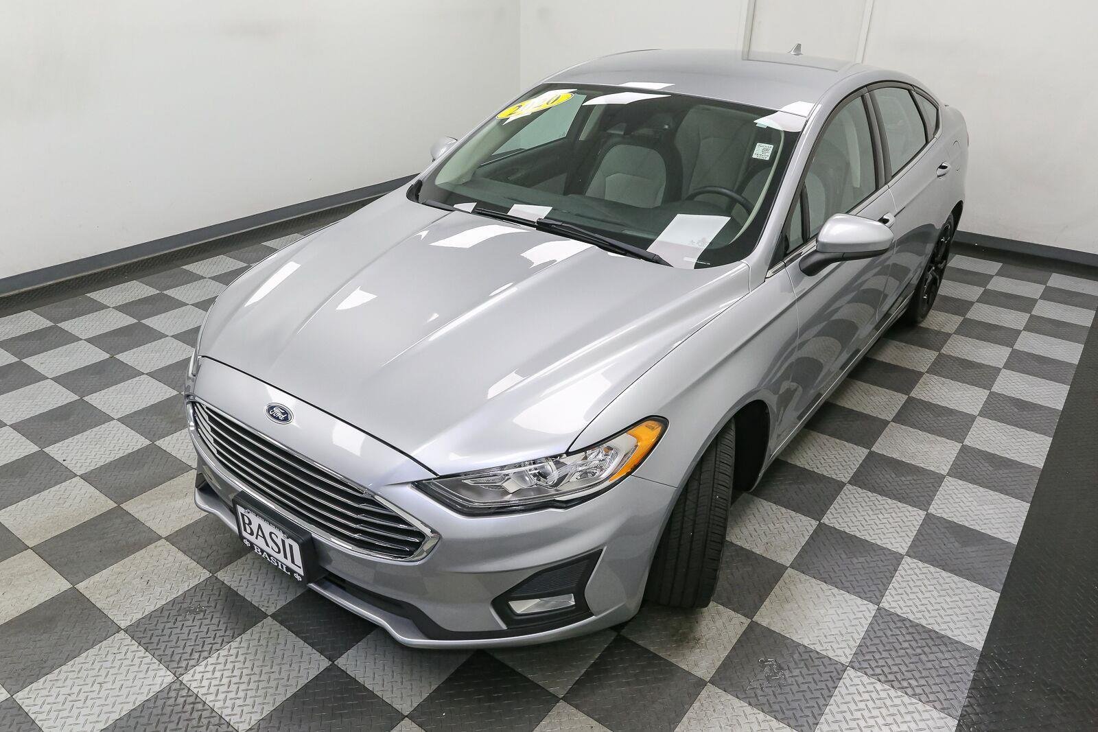 Used 2020 Iconic Silver Ford SE image 6