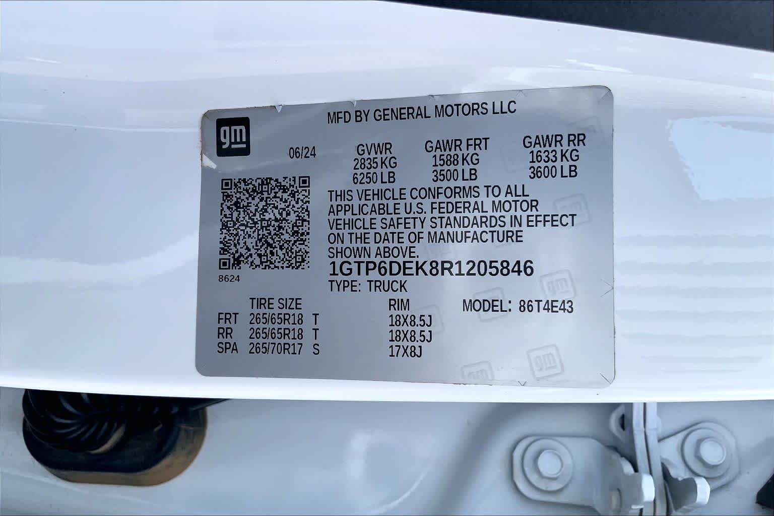 Used 2024 Summit White GMC 4WD AT4 image 69