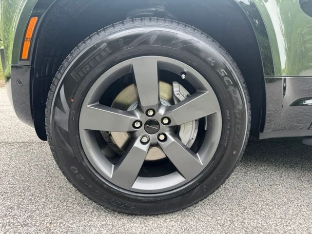 New 2026 Woolstone Green LAND ROVER X-Dynamic SE image 2