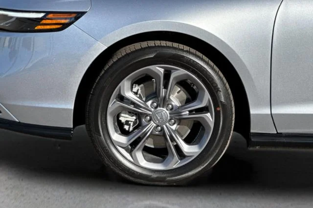 New 2026 Solar Silver Metallic Honda EX-L Hybrid image 31