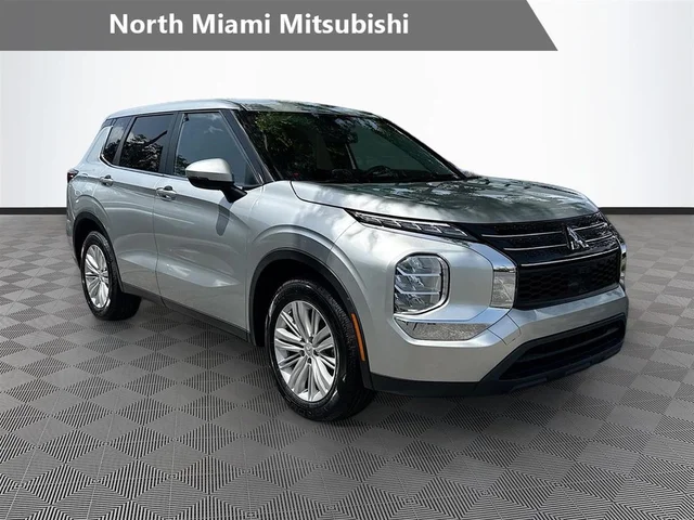 2024 Mitsubishi Outlander ES