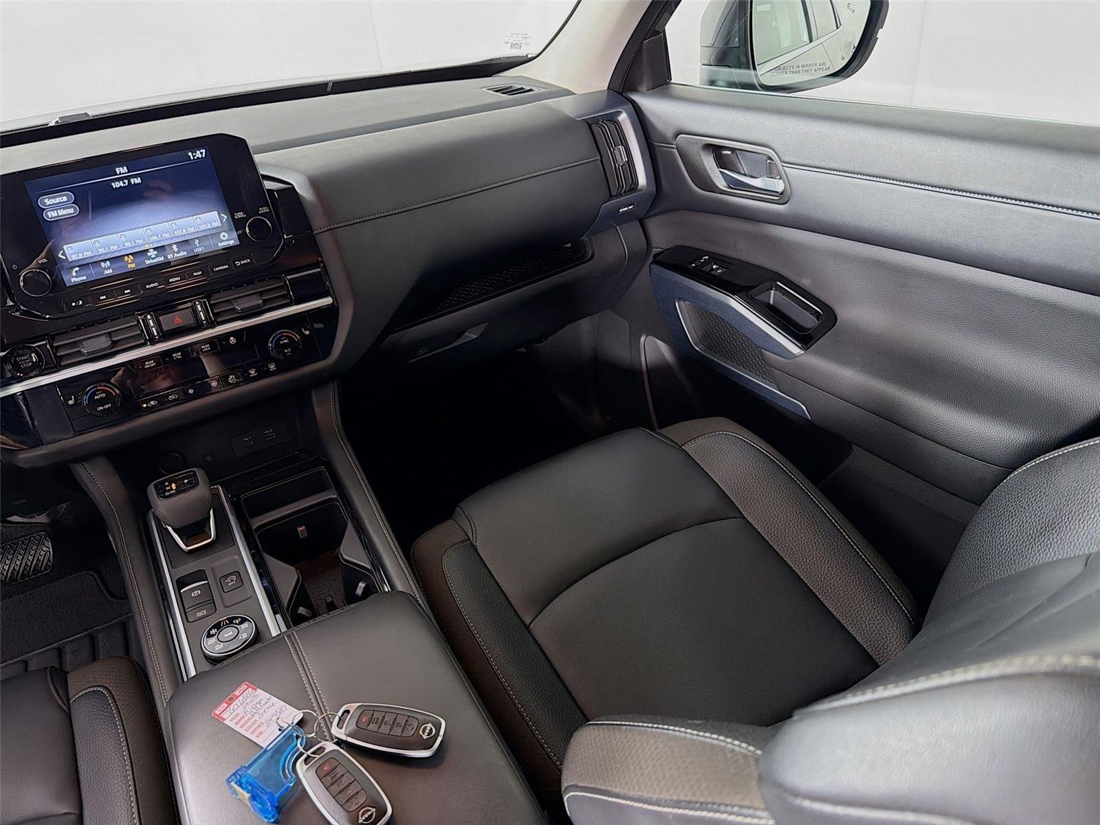 Used 2025  Nissan SL image 23