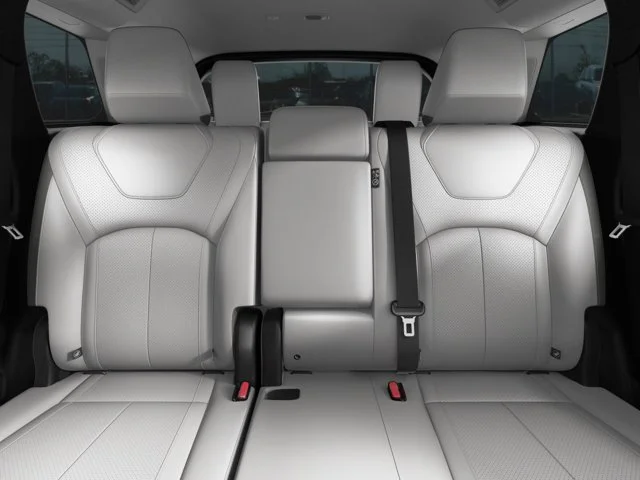 New 2027 RADIANT WHITE INFINITI Luxe FWD image 8