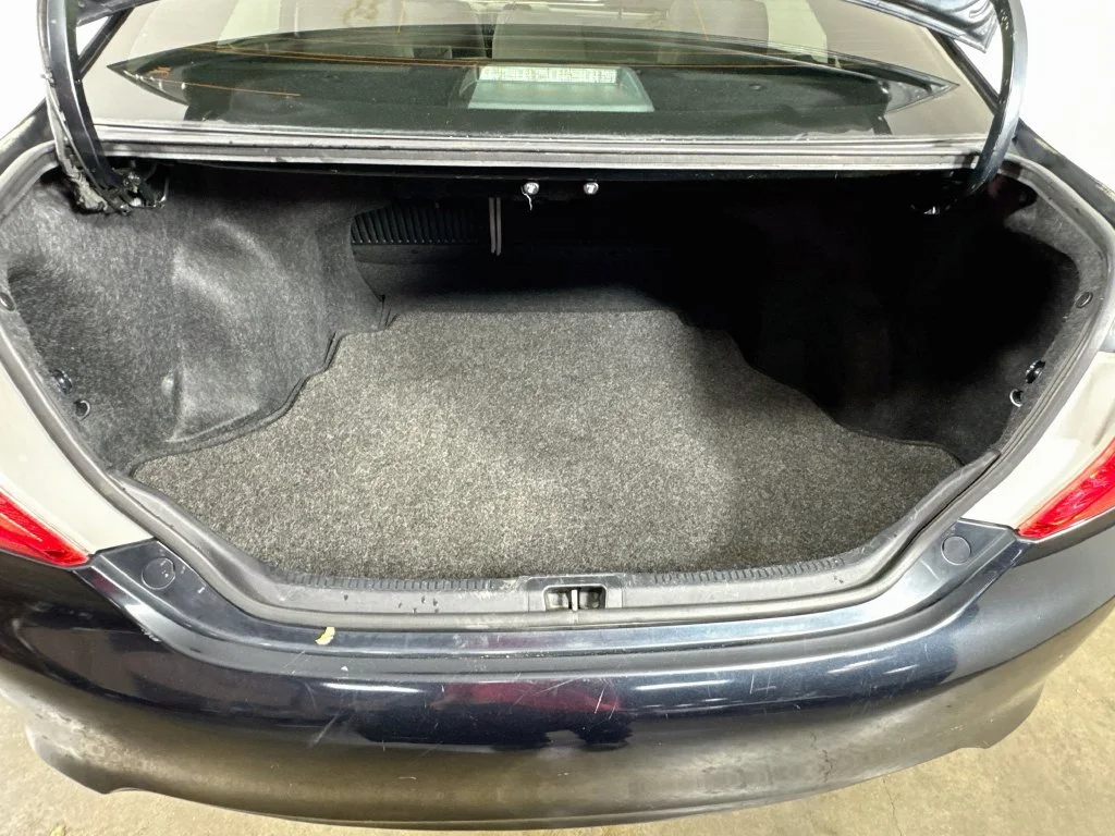 Used 2013 Gray Toyota LE image 27