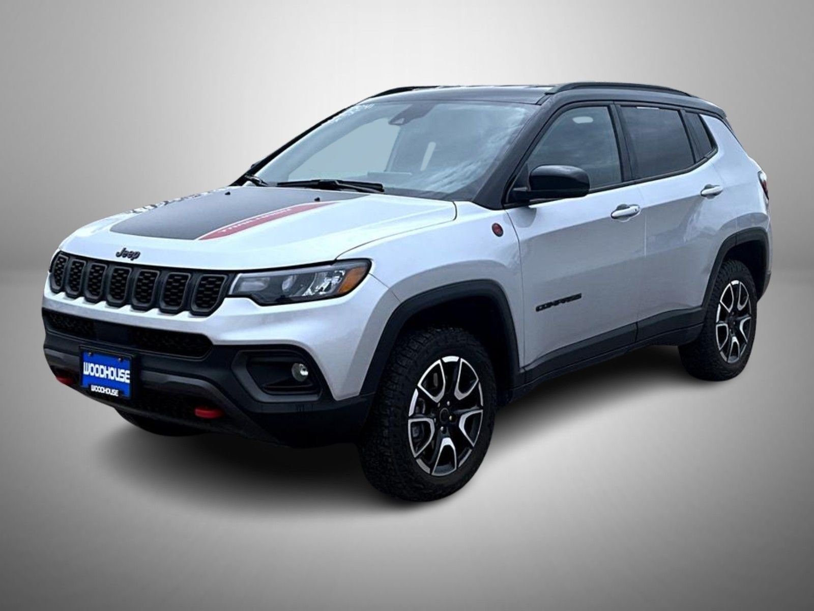 Used 2025 Silver Jeep Trailhawk image 1