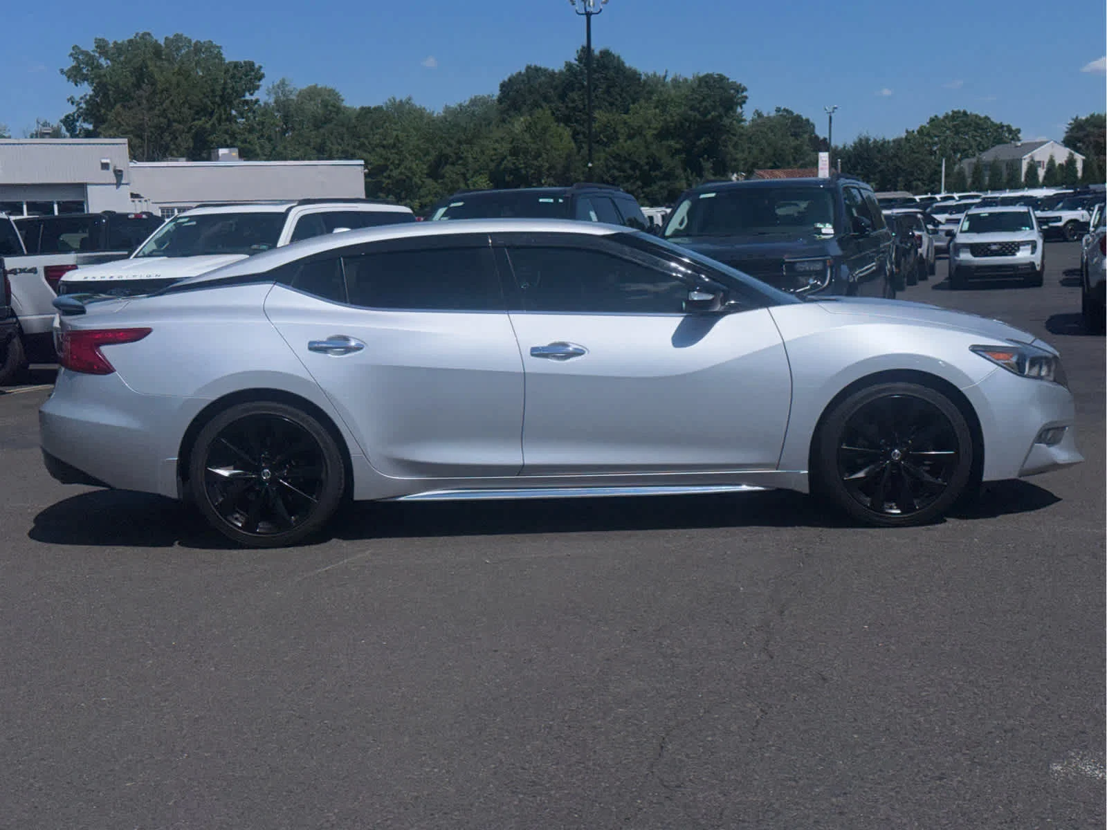 Used 2017 Brilliant Silver Nissan SR image 6