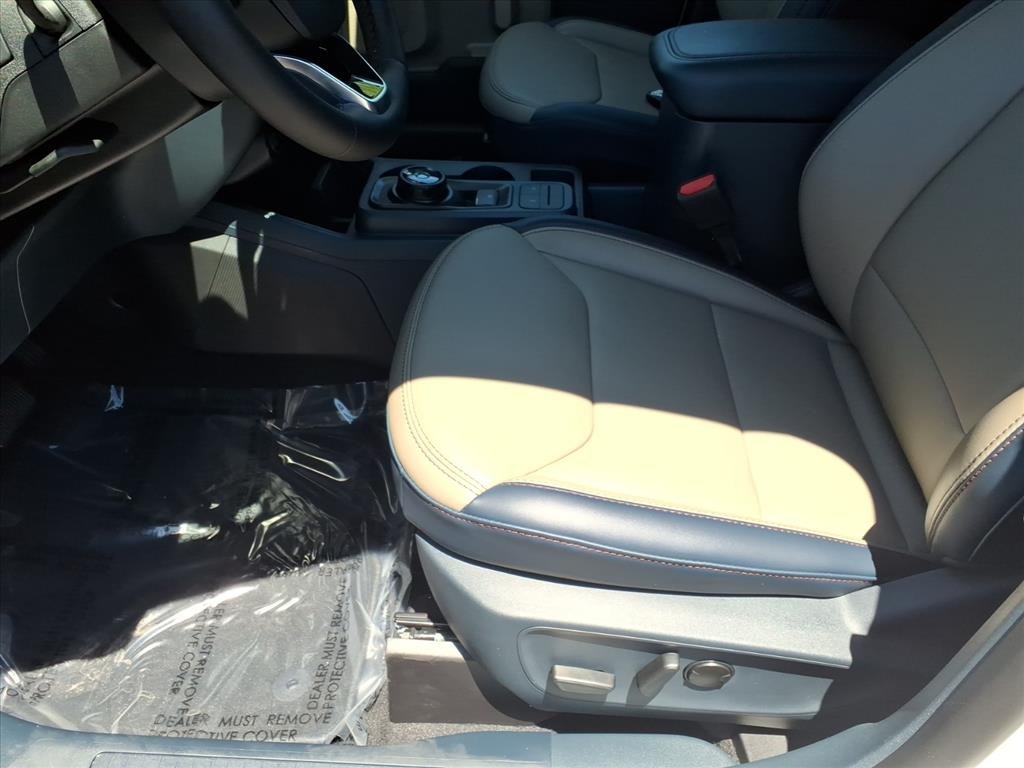 New 2026 Oxford White Ford Lariat® image 16