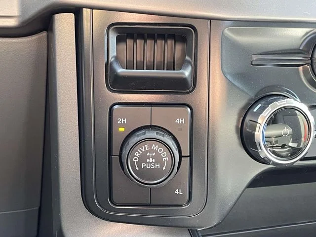New 2026 Carbonized Gray Metallic Ford XLT image 31