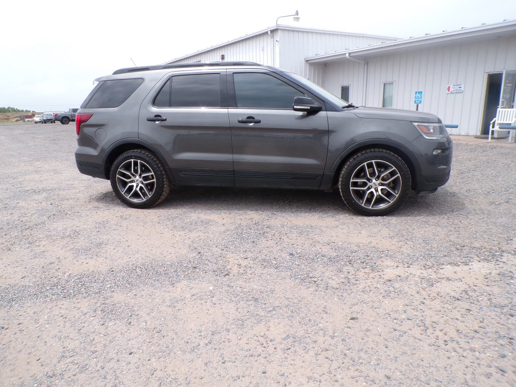 Used 2018 Magnetic Metallic Ford Sport image 4