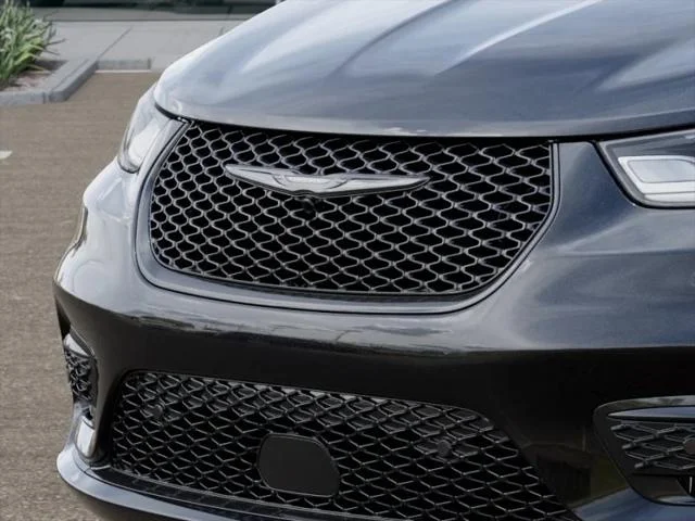 New 2026 Diamond Black Crystal Pearl-Coat Exterior Paint Chrysler Limited image 37