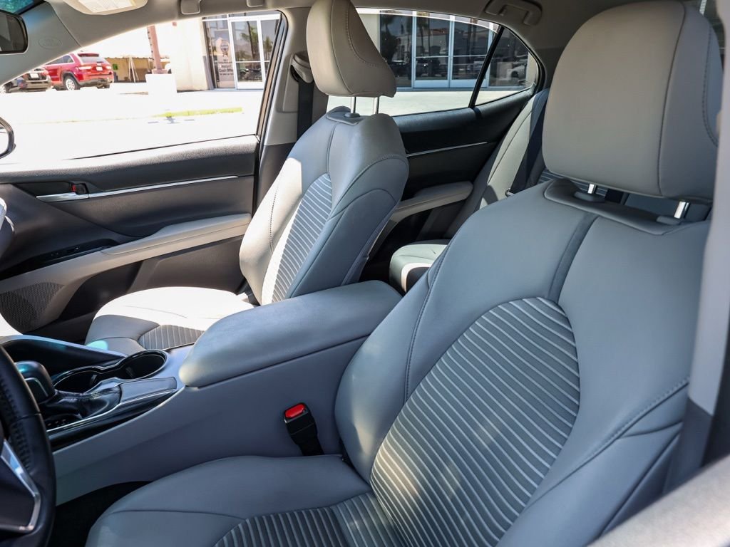 Used 2018 White Toyota SE image 14