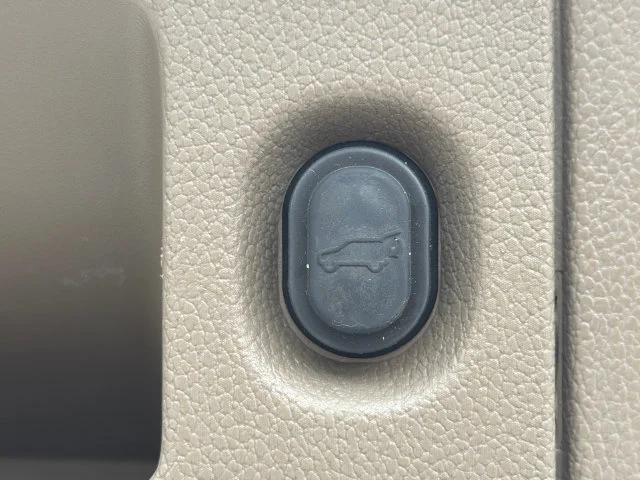 Used 2020 SUMMIT WHITE Chevrolet LT image 19