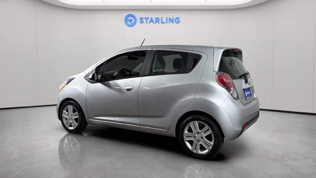 Used 2015 SILVER ICE Chevrolet LT image 4